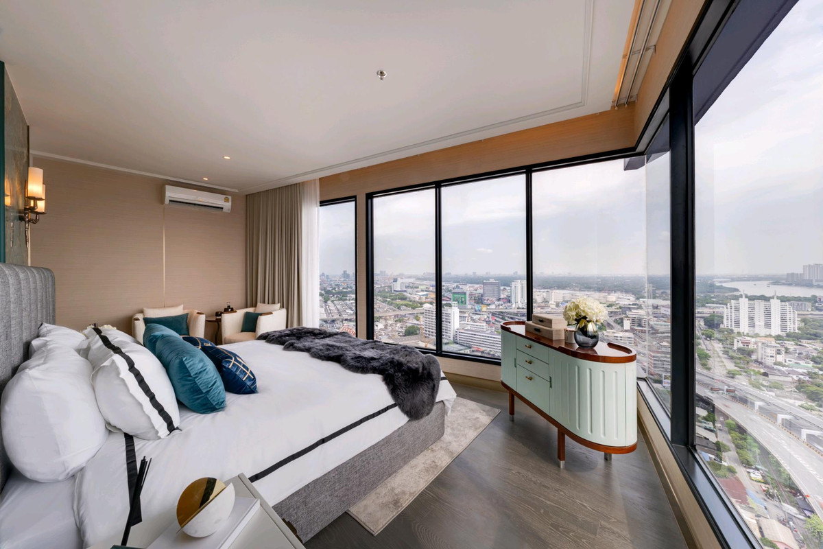 For SaleCondoKhlongtoei, Kluaynamthai : 🌟𝐏𝐞𝐧𝐭𝐡𝐨𝐮𝐬𝐞 𝟐𝟑𝟎 𝐬𝐪𝐦 𝐒𝐡𝐨𝐰 𝐮𝐧𝐢𝐭 ⭐️
 Sell fully Furnished professionally decorated unit!!  Foreigner Quota