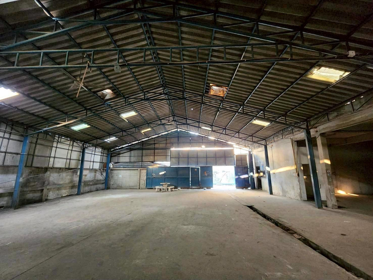 For RentWarehouseRama 2, Bang Khun Thian : Warehouse for rent with office, size 576 square meters, location Rama 2, near expressway.