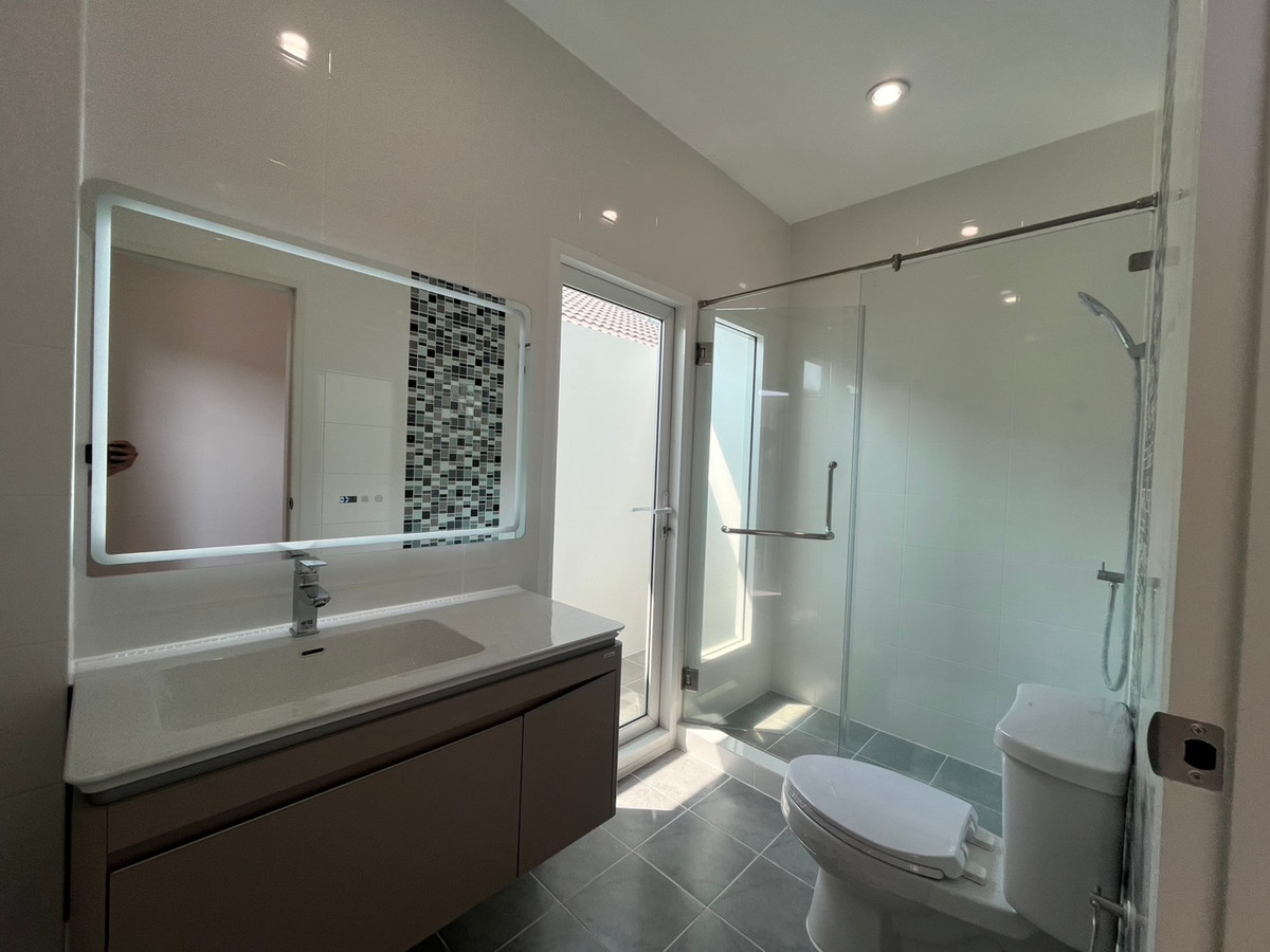 ขายนนทบุรี บางใหญ่ บางบัวทอง : บ้านแฝด หมู่บ้านชิชากร 2 / 3 ห้องนอน (ขาย), Semi - detached house Chichakorn Village 2 / 3 Bedrooms (FOR SALE) AOM082