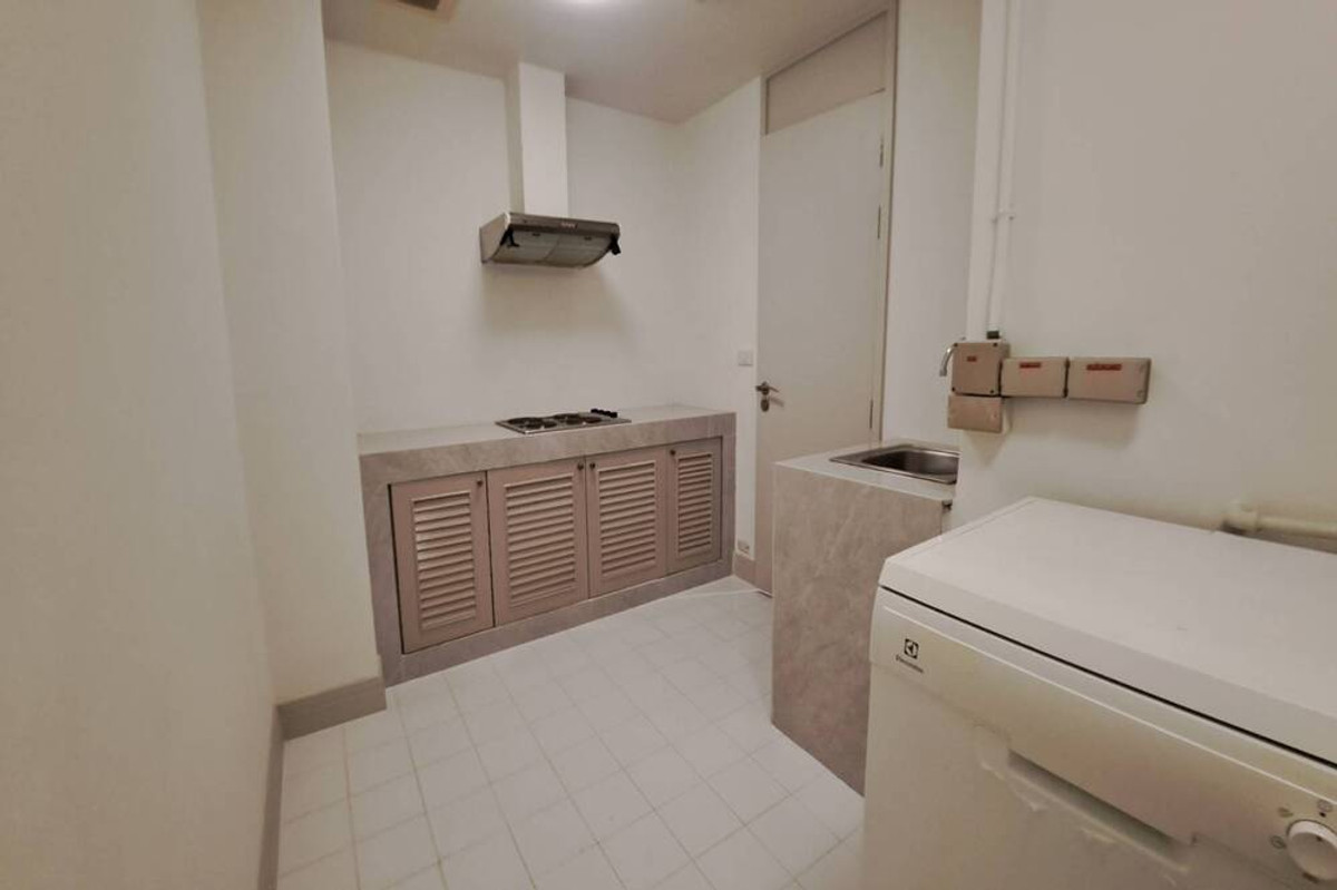 For RentCondoWitthayu, Chidlom, Langsuan, Ploenchit : 🔥 For Rent !!  modern style, Good location !! 🔥 Code C20260300004..........Royal Residence Park, 3 bedroom, 3 bathroom, furnished, ready to move in 📣📣