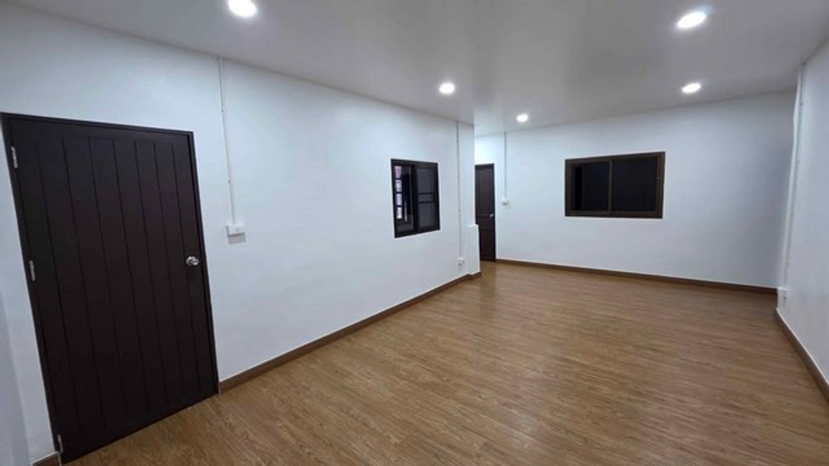 ให้เช่าบ้านโชคชัย4 ลาดพร้าว71 : HR3271ให้เช่าบ้านเดี่ยว 2 ชั้น พื้นที่ใช้สอยกว้างขวางกว่า 260 ตารางเมตร ตั้งอยู่ในหมู่บ้านระเบียงทอง 4 ซอยนาคนิวาส 44