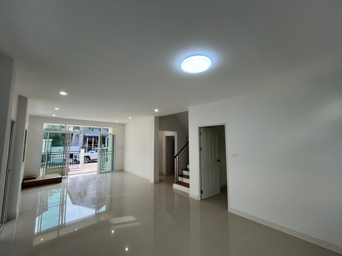 ขายนนทบุรี บางใหญ่ บางบัวทอง : บ้านแฝด หมู่บ้านชิชากร 2 / 3 ห้องนอน (ขาย), Semi - detached house Chichakorn Village 2 / 3 Bedrooms (FOR SALE) AOM082