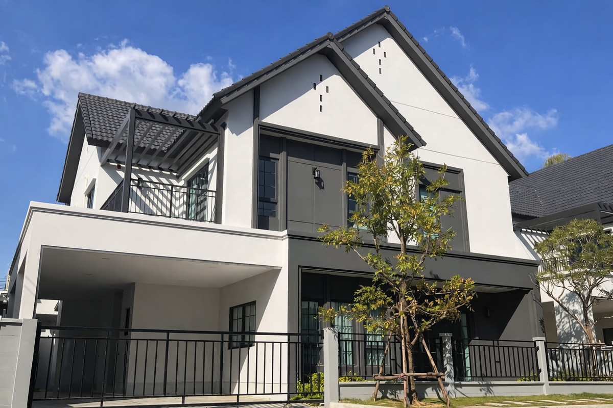 For RentHouseBangna, Bearing, Lasalle : Luxury House for Rent : Centro Bangna | Spacious layout, Fully furnished & Full built-ins | 4-Bedrooms with Large Thai kitchen