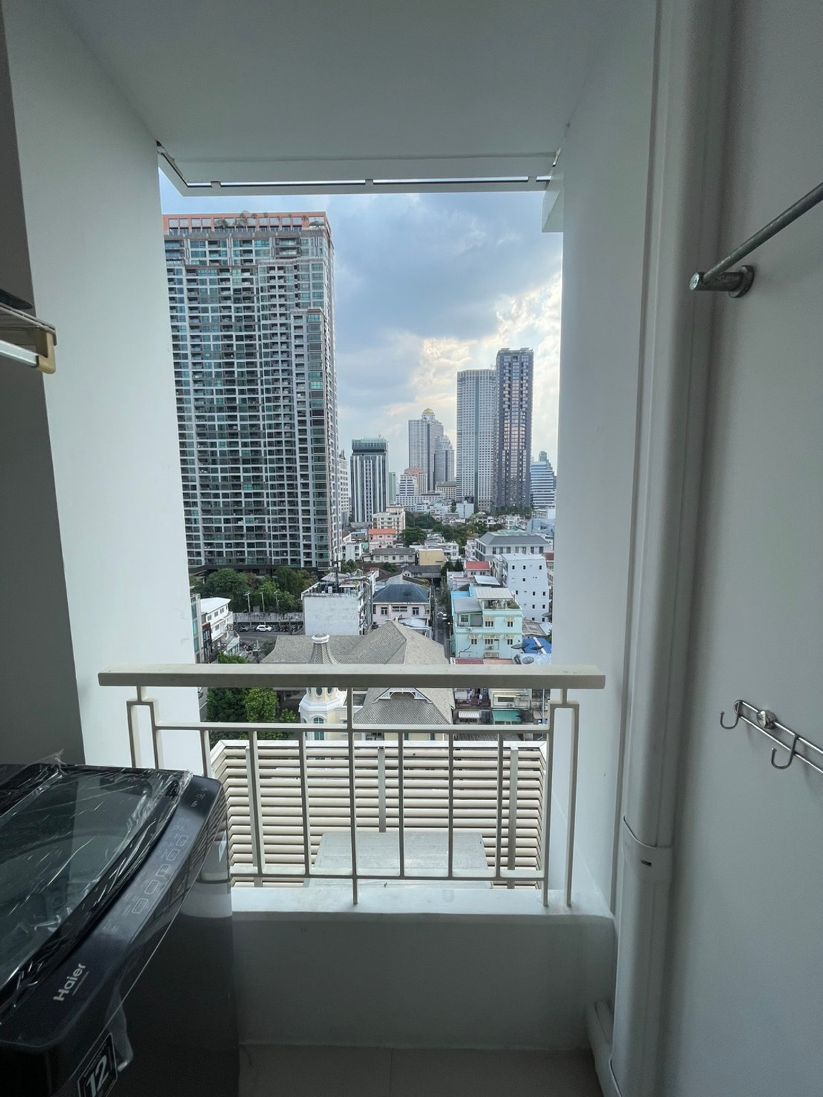 ให้เช่าคอนโดสาทร นราธิวาส : OMG3207  [ ไอวี่ สาทร 10 ]  สตูดิโอสวย แต่งครบ - ให้เช่า 9 มี.ค. 69