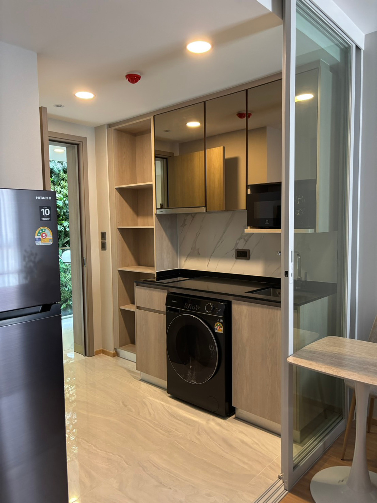 For RentCondoSukhumvit, Asoke, Thonglor : Brand new room, Chewathai Residence Thonglor, has never been rented. Decorated in minimalist style Ready to move in