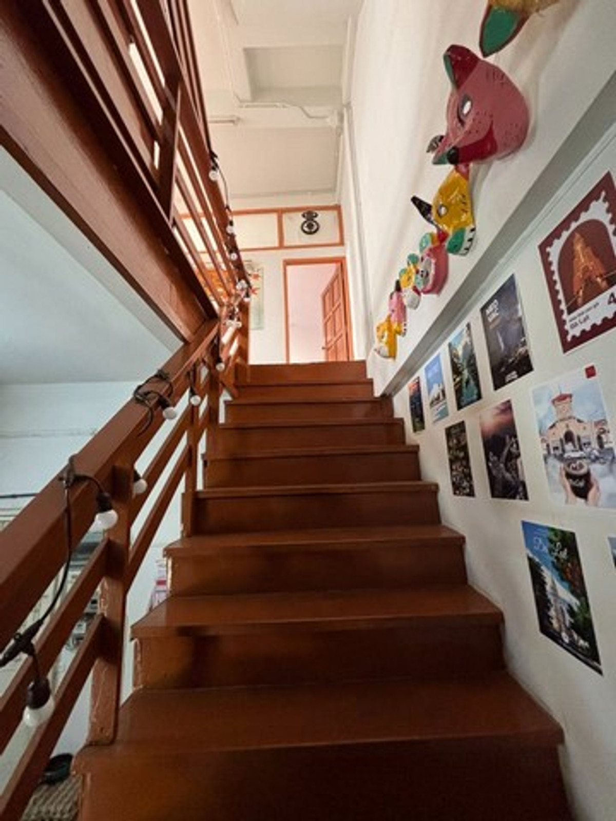 For RentShop HouseSathorn, Narathiwat : HR3276 Corner commercial building for rent. Sathorn-St. Louis 3 area stands out along the main road, in the heart of the business district and the busiest eating and traveling area.