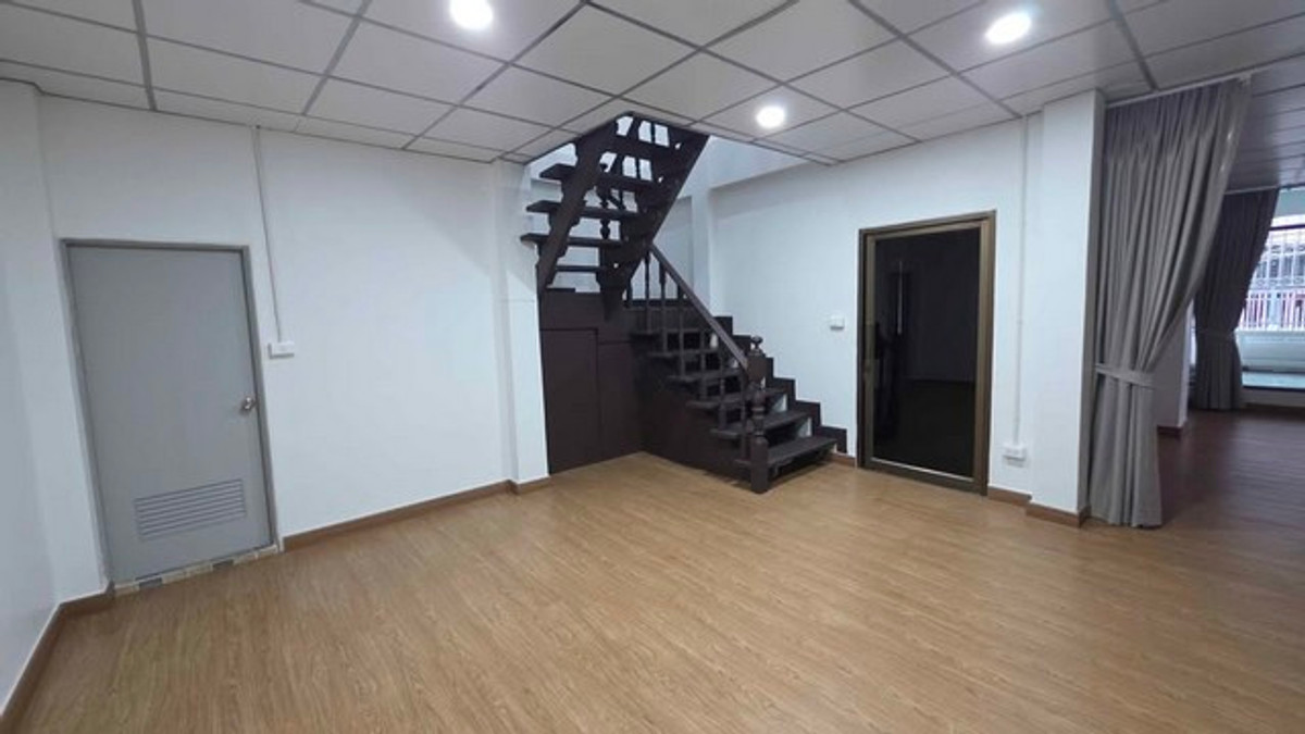 ให้เช่าบ้านโชคชัย4 ลาดพร้าว71 : HR3271ให้เช่าบ้านเดี่ยว 2 ชั้น พื้นที่ใช้สอยกว้างขวางกว่า 260 ตารางเมตร ตั้งอยู่ในหมู่บ้านระเบียงทอง 4 ซอยนาคนิวาส 44