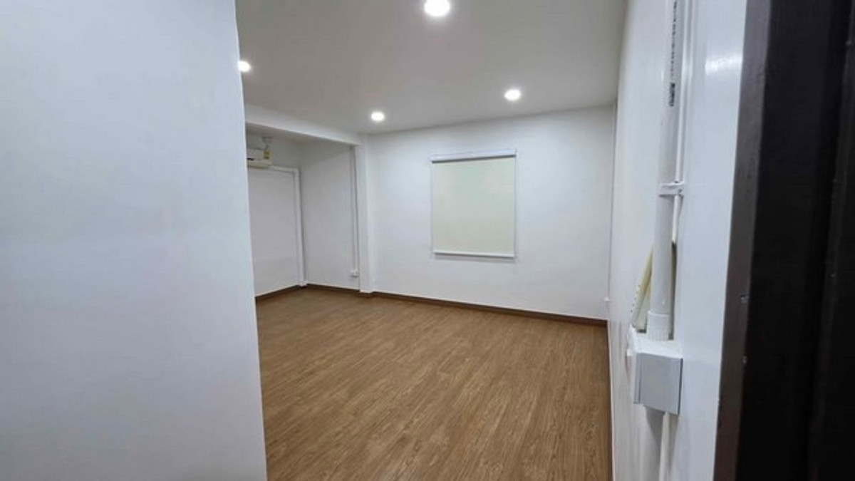 ให้เช่าบ้านโชคชัย4 ลาดพร้าว71 : HR3271ให้เช่าบ้านเดี่ยว 2 ชั้น พื้นที่ใช้สอยกว้างขวางกว่า 260 ตารางเมตร ตั้งอยู่ในหมู่บ้านระเบียงทอง 4 ซอยนาคนิวาส 44