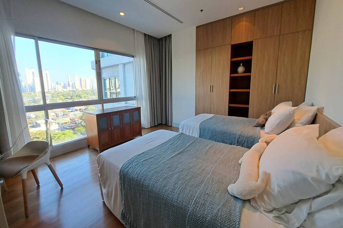 For RentCondoWitthayu, Chidlom, Langsuan, Ploenchit : 🔥 For Rent !!  modern style, Good location !! 🔥 Code C20260300004..........Royal Residence Park, 3 bedroom, 3 bathroom, furnished, ready to move in 📣📣