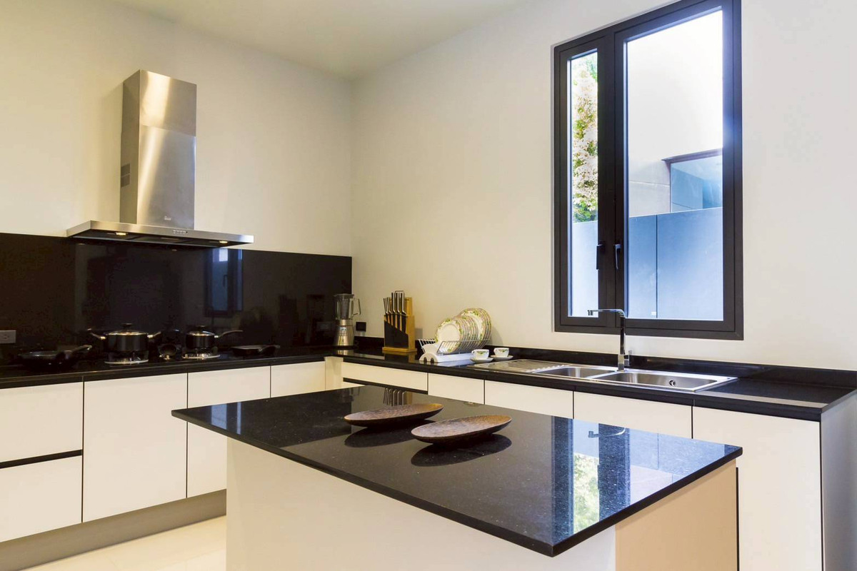 ขายบ้านสุขุมวิท อโศก ทองหล่อ : Luxury Family House with Private Pool for Sale Ekkamai | Spacious Warm Home Best Value | Near Big C Rama 4 | 98,000,000 THB | บ้านหรูพร้อมสระว่ายน้ำ เอกมัย พื้นที่กว้าง บรรยากาศอบอุ่น เหมาะสำหรับครอบครัว ทำเลดี ใกล้ Big C พระราม 4 ราคา 98 ล้านบาท 