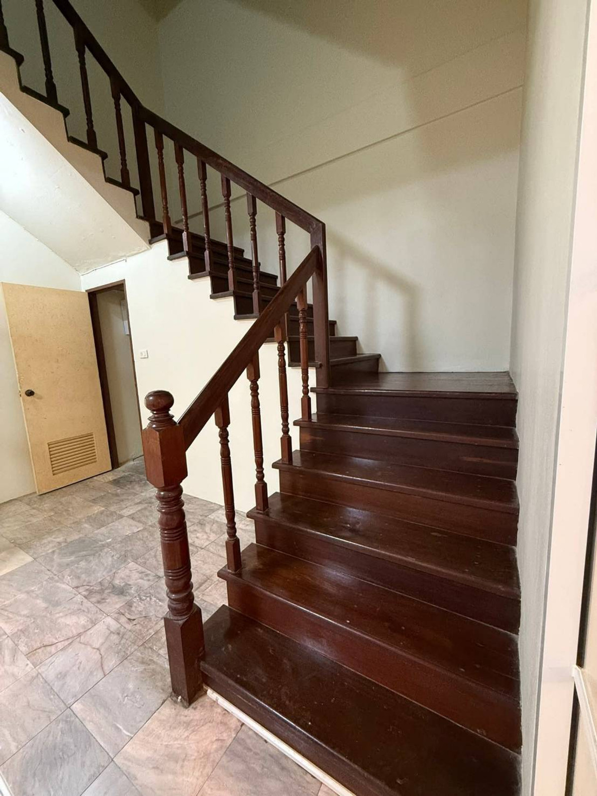 ขายทาวน์โฮมรามคำแหง หัวหมาก : ทาวน์เฮ้าส์ หมู่บ้านศรีวรา ทาวน์อินทาวน์ / 4 ห้องนอน (ขาย), Townhouse Srivara Town in Town / 4 Bedrooms (FOR SALE) JANE033