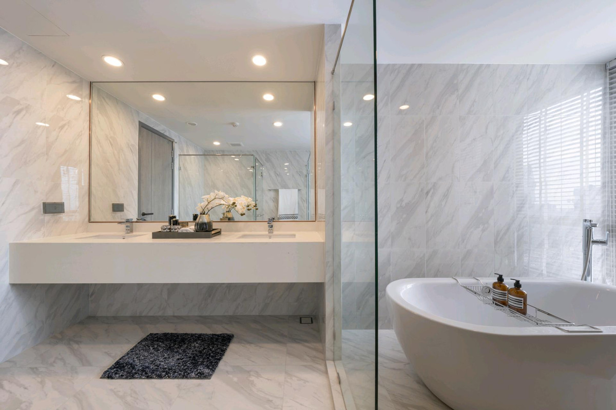 For SaleCondoKhlongtoei, Kluaynamthai : 🌟𝐏𝐞𝐧𝐭𝐡𝐨𝐮𝐬𝐞 𝟐𝟑𝟎 𝐬𝐪𝐦 𝐒𝐡𝐨𝐰 𝐮𝐧𝐢𝐭 ⭐️
 Sell fully Furnished professionally decorated unit!!  Foreigner Quota