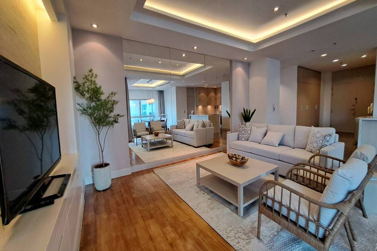 For RentCondoWitthayu, Chidlom, Langsuan, Ploenchit : 🔥 For Rent !!  modern style, Good location !! 🔥 Code C20260300004..........Royal Residence Park, 3 bedroom, 3 bathroom, furnished, ready to move in 📣📣