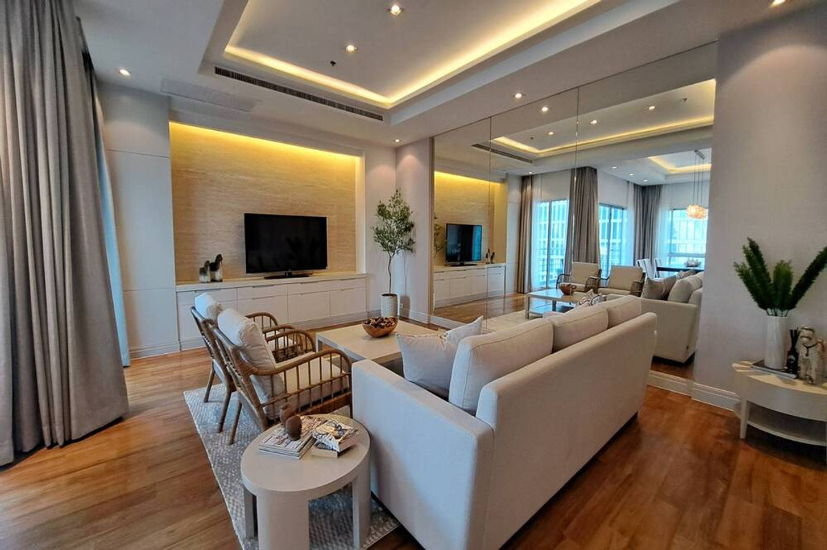 For RentCondoWitthayu, Chidlom, Langsuan, Ploenchit : 🔥 For Rent !!  modern style, Good location !! 🔥 Code C20260300004..........Royal Residence Park, 3 bedroom, 3 bathroom, furnished, ready to move in 📣📣