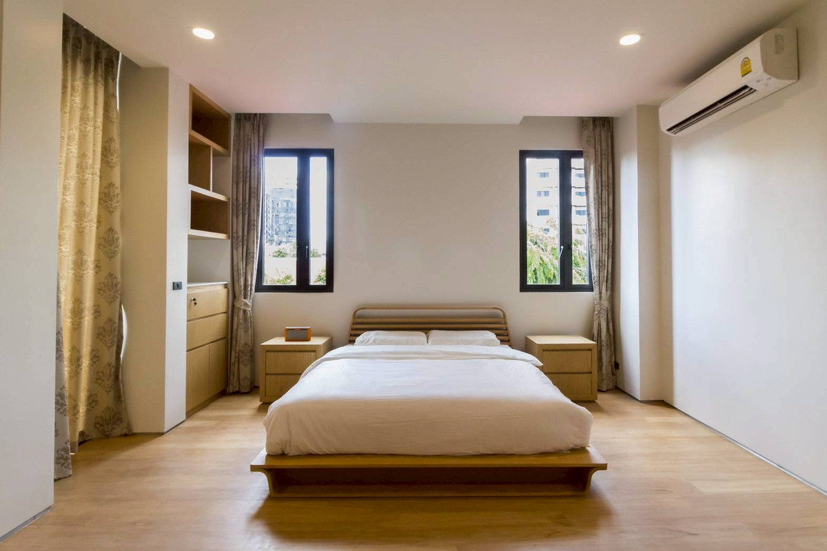 ขายบ้านสุขุมวิท อโศก ทองหล่อ : Luxury Family House with Private Pool for Sale Ekkamai | Spacious Warm Home Best Value | Near Big C Rama 4 | 98,000,000 THB | บ้านหรูพร้อมสระว่ายน้ำ เอกมัย พื้นที่กว้าง บรรยากาศอบอุ่น เหมาะสำหรับครอบครัว ทำเลดี ใกล้ Big C พระราม 4 ราคา 98 ล้านบาท 