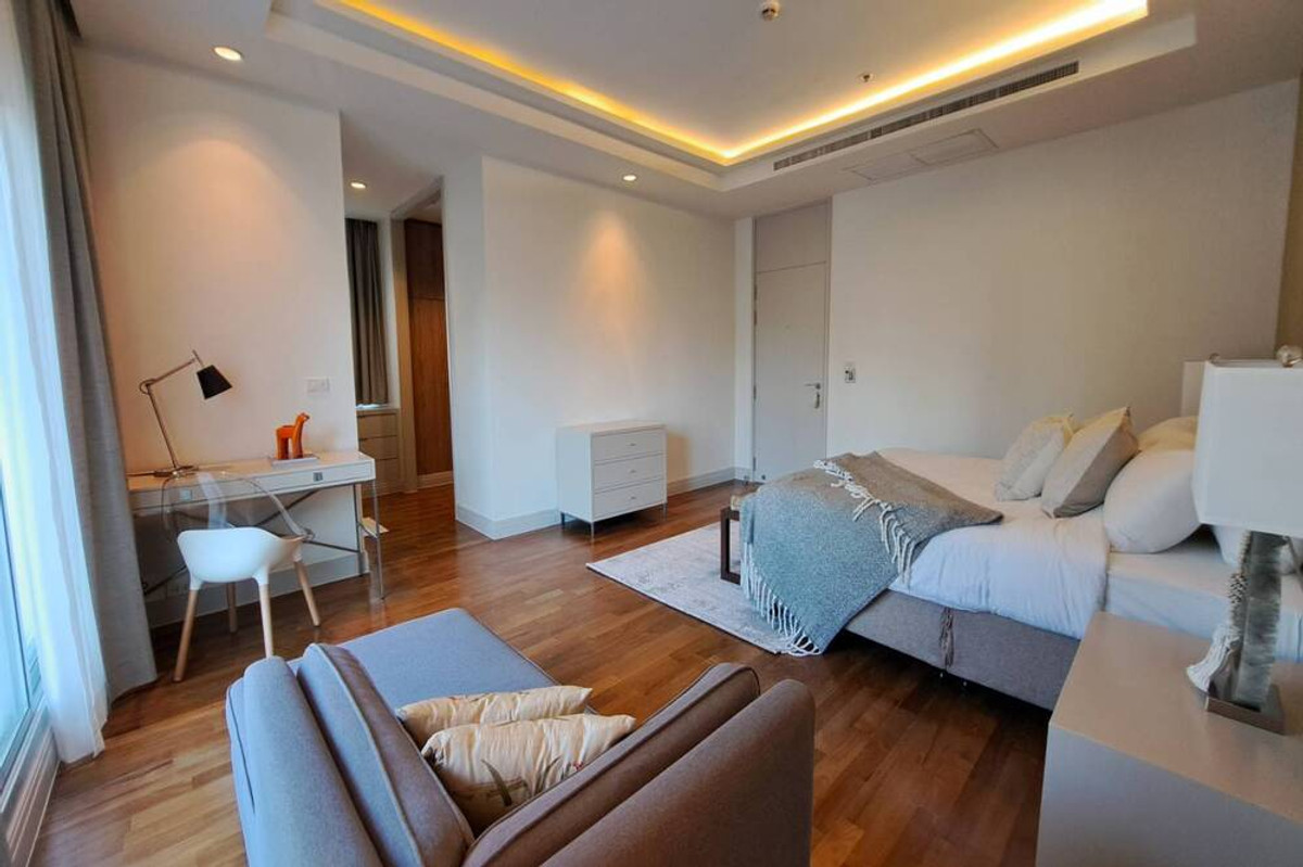 For RentCondoWitthayu, Chidlom, Langsuan, Ploenchit : 🔥 For Rent !!  modern style, Good location !! 🔥 Code C20260300004..........Royal Residence Park, 3 bedroom, 3 bathroom, furnished, ready to move in 📣📣