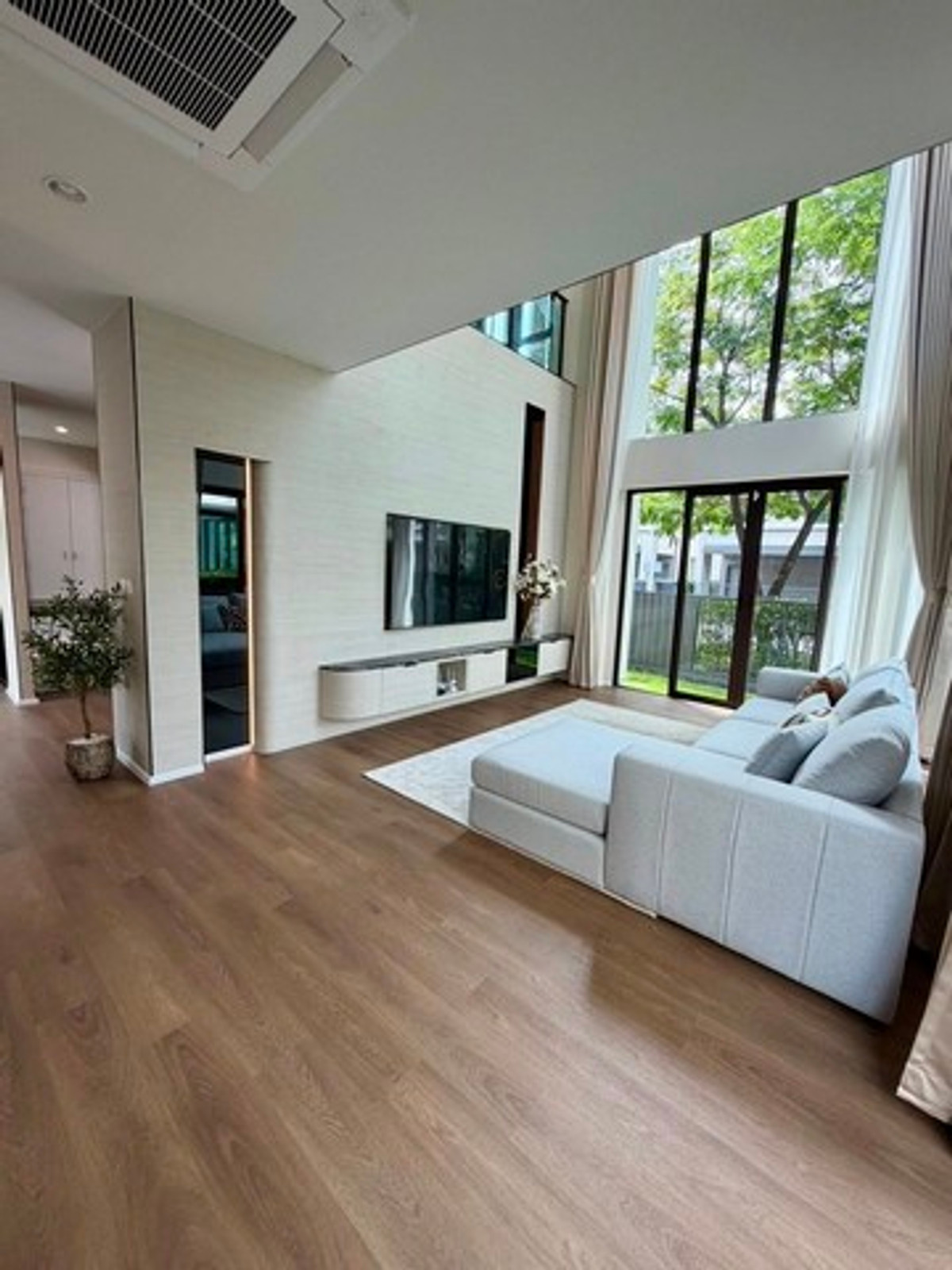 ให้เช่าบ้านบางนา แบริ่ง ลาซาล : HR3270ให้เช่าบ้านหรูระดับ Luxury: Vivaldi Bangna KM.5 (วิวัลดี บางนา กม.5) บรรยากาศที่เงียบสงบและทันสมัย