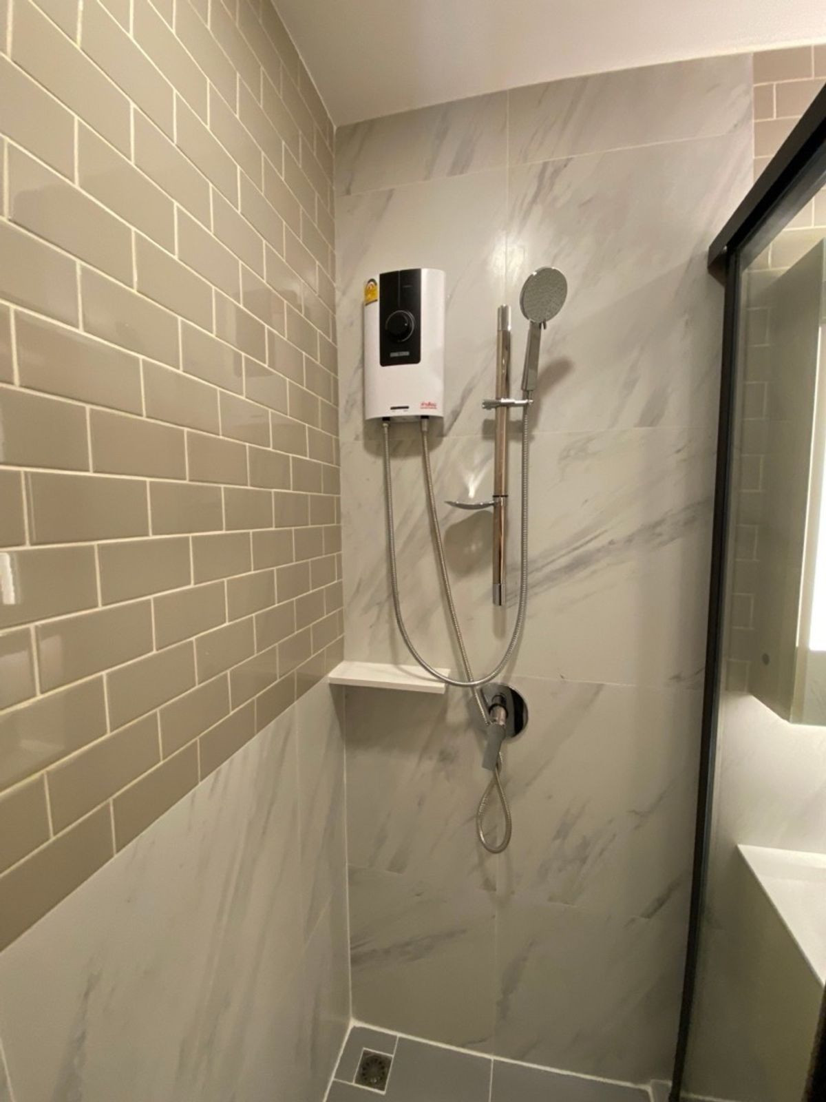 For SaleCondoRatchathewi,Phayathai : XT Phayathai【𝐒𝐄𝐋𝐋 & 𝐑𝐄𝐍𝐓】🔥A cutting-edge, minimalist condo in the heart of Phaya Thai, offering a luxurious and pristine environment.🔥 Contact Line ID: @hacondo