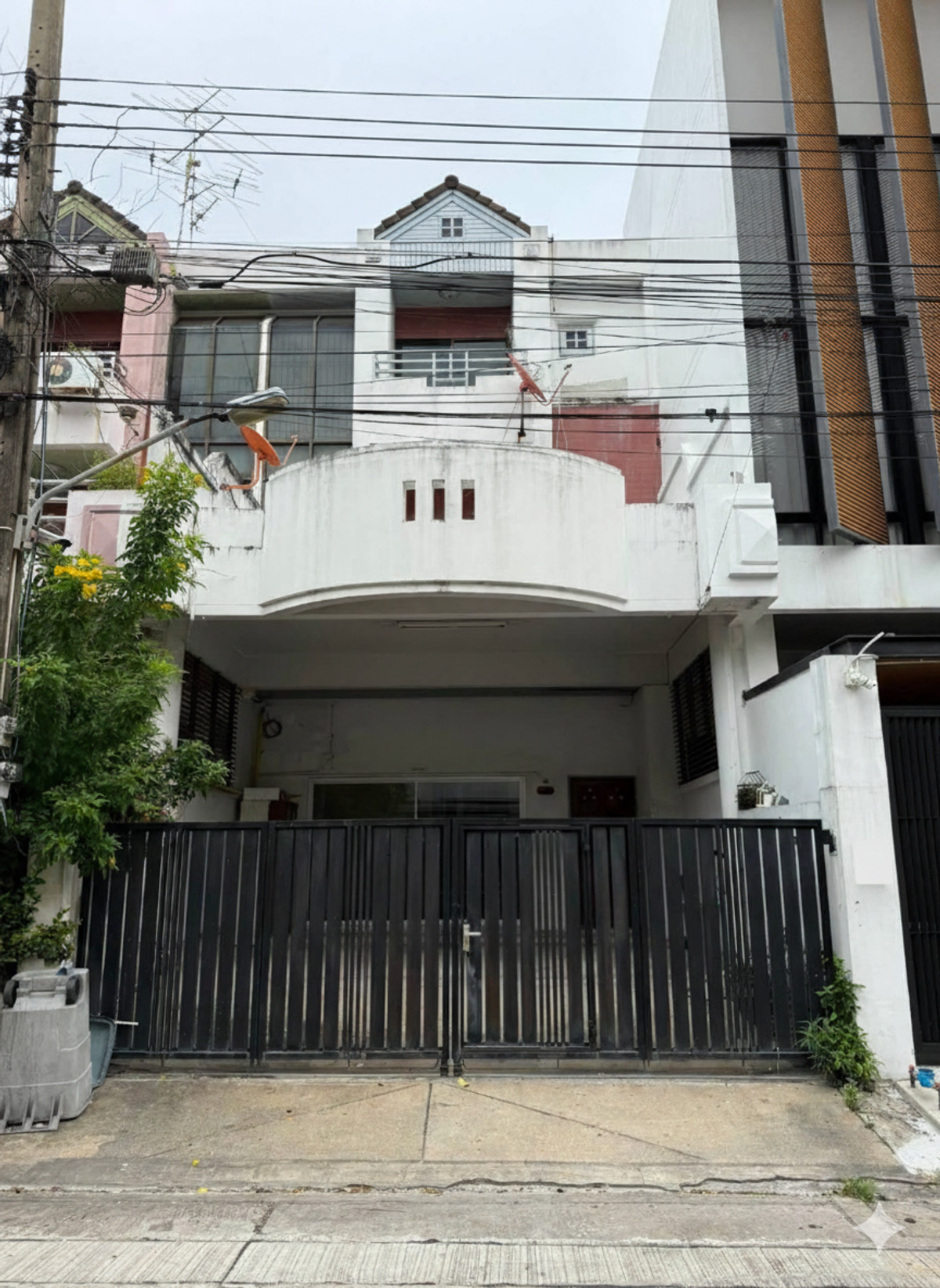 For SaleTownhomeRamkhamhaeng, Hua Mak : Townhouse, Sriwara Village Town in Town / 4 bedrooms (for sale), Townhouse Srivara Town in Town / 4 Bedrooms (FOR SALE) JANE033