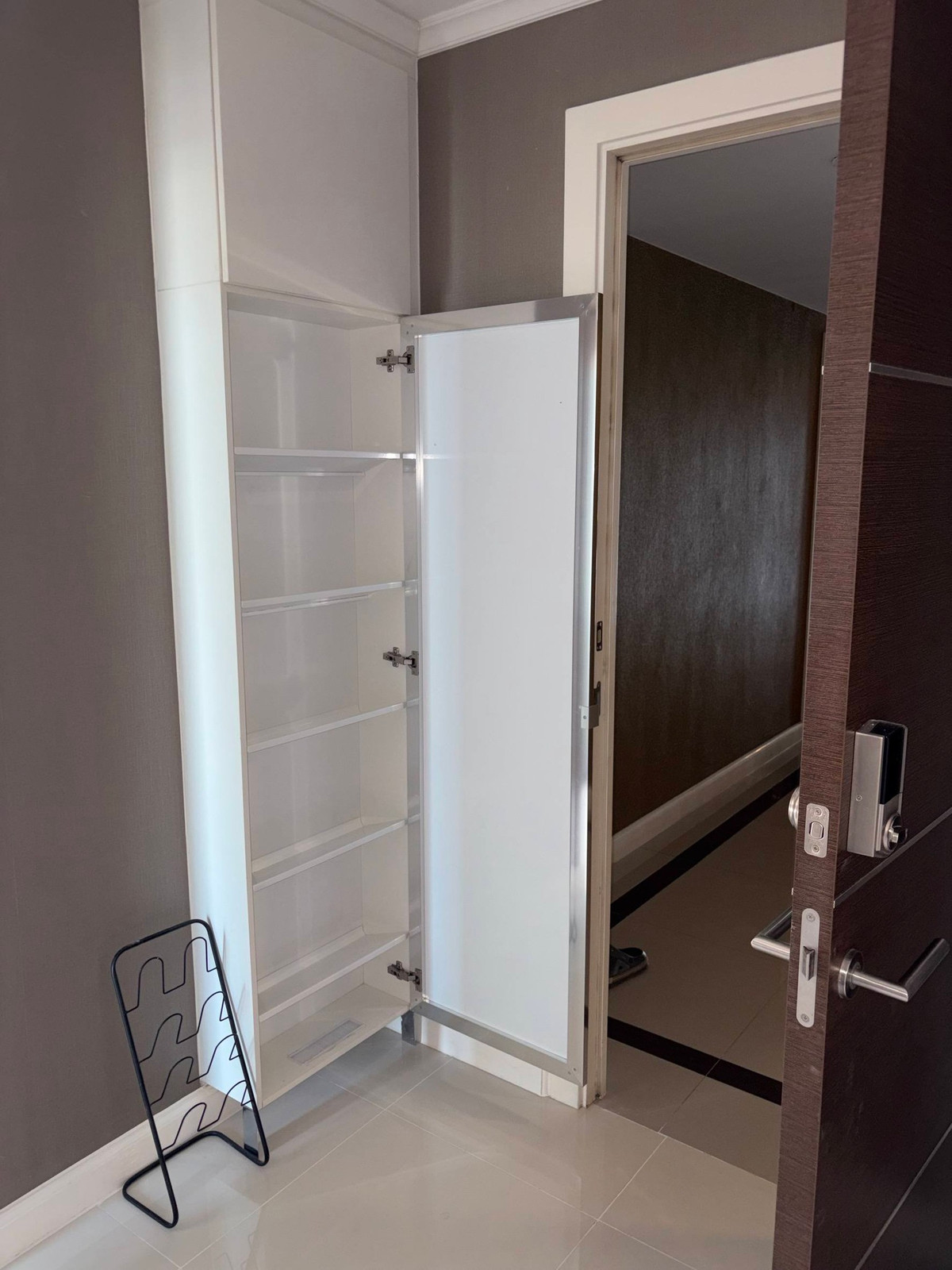 For RentCondoSamut Prakan,Samrong : For rent, corner room, 66 sq m, 2 bedrooms, 2 bathrooms, Building A, 18th floor, The Metropolis Samrong Interchange Condo.