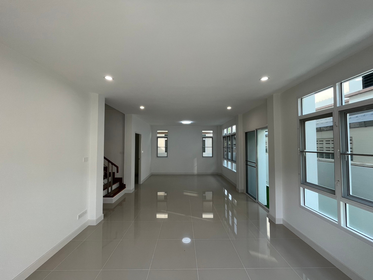 ขายนนทบุรี บางใหญ่ บางบัวทอง : บ้านแฝด หมู่บ้านชิชากร 2 / 3 ห้องนอน (ขาย), Semi - detached house Chichakorn Village 2 / 3 Bedrooms (FOR SALE) AOM082