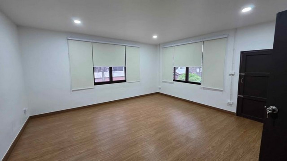 ให้เช่าบ้านโชคชัย4 ลาดพร้าว71 : HR3271ให้เช่าบ้านเดี่ยว 2 ชั้น พื้นที่ใช้สอยกว้างขวางกว่า 260 ตารางเมตร ตั้งอยู่ในหมู่บ้านระเบียงทอง 4 ซอยนาคนิวาส 44