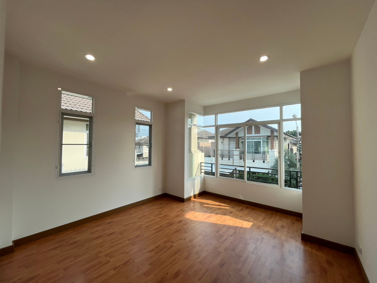 ขายนนทบุรี บางใหญ่ บางบัวทอง : บ้านแฝด หมู่บ้านชิชากร 2 / 3 ห้องนอน (ขาย), Semi - detached house Chichakorn Village 2 / 3 Bedrooms (FOR SALE) AOM082