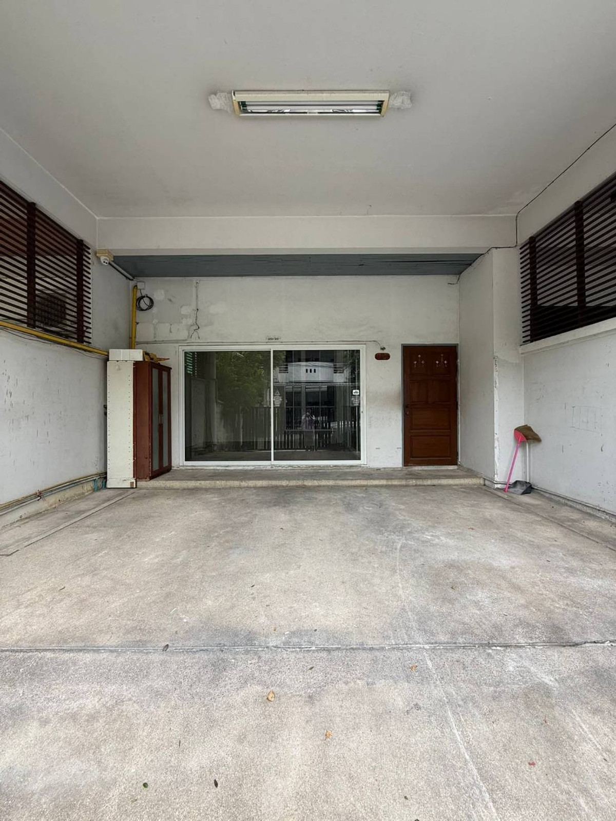 ขายทาวน์โฮมรามคำแหง หัวหมาก : ทาวน์เฮ้าส์ หมู่บ้านศรีวรา ทาวน์อินทาวน์ / 4 ห้องนอน (ขาย), Townhouse Srivara Town in Town / 4 Bedrooms (FOR SALE) JANE033