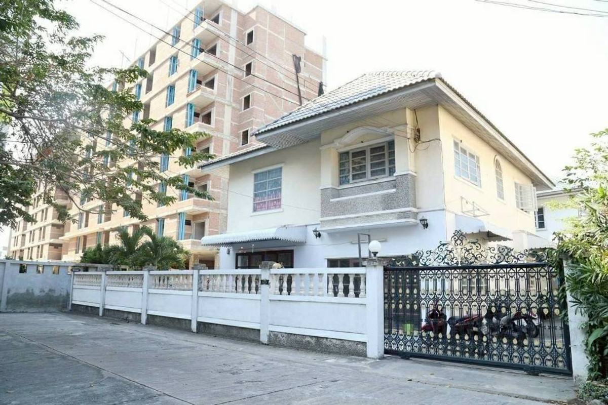 For SaleHousePattaya, Bangsaen, Chonburi : Owner Post Large detached house for sale, wide area, near Burapha University, Won Beach / 2 floors, 88 sq m. Call 0937890899
