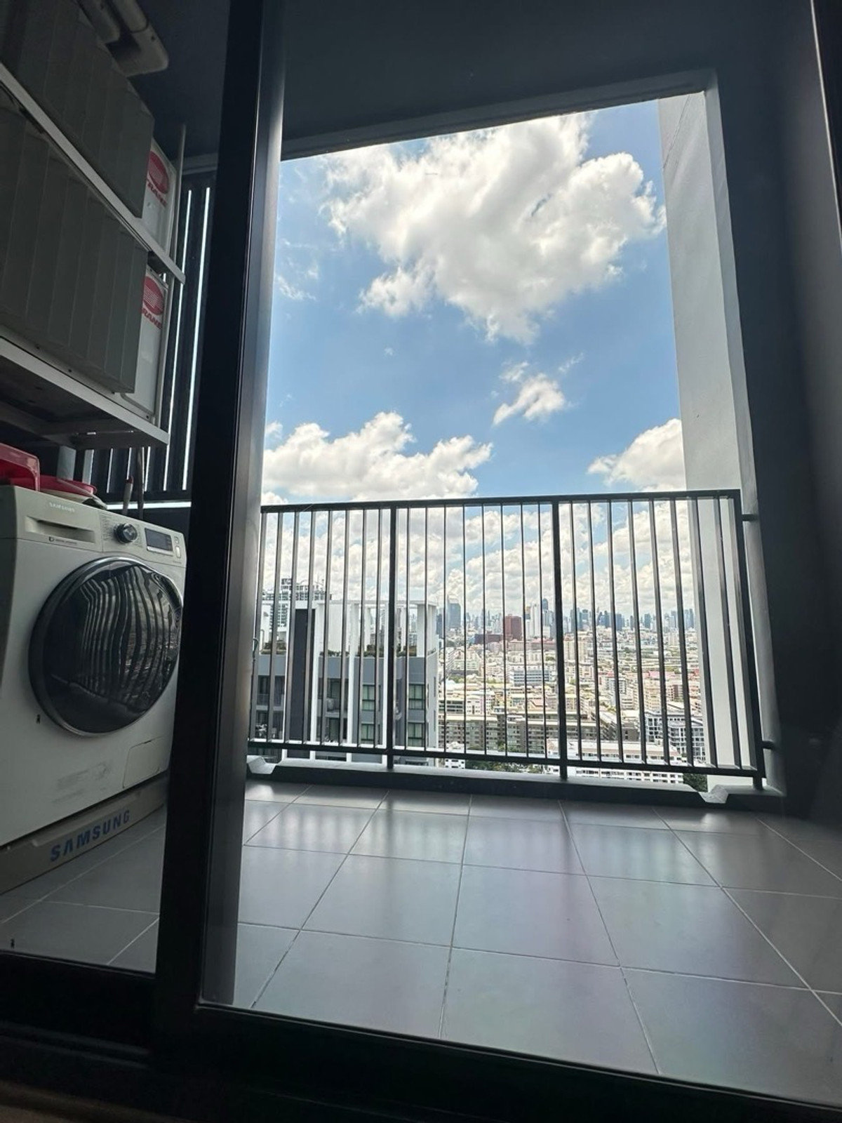 For RentCondoRatchadapisek, Huaikwang, Suttisan : 🏢 Quinn Condo Ratchadaphisek (Quinn Condo Ratchadaphisek)
✨ Corner room, open view, good wind. The room just had new flooring, very beautiful.

💰 Rent 38,000 baht / month