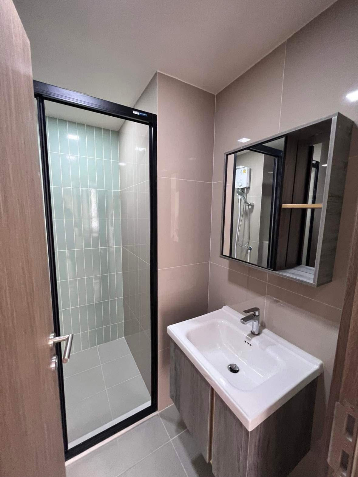 For SaleCondoBangna, Bearing, Lasalle : Urgent Sale 📍 THE MUVE Bangna 📍 Fully furnished and equipped with appliances. Near Mega Bangna.