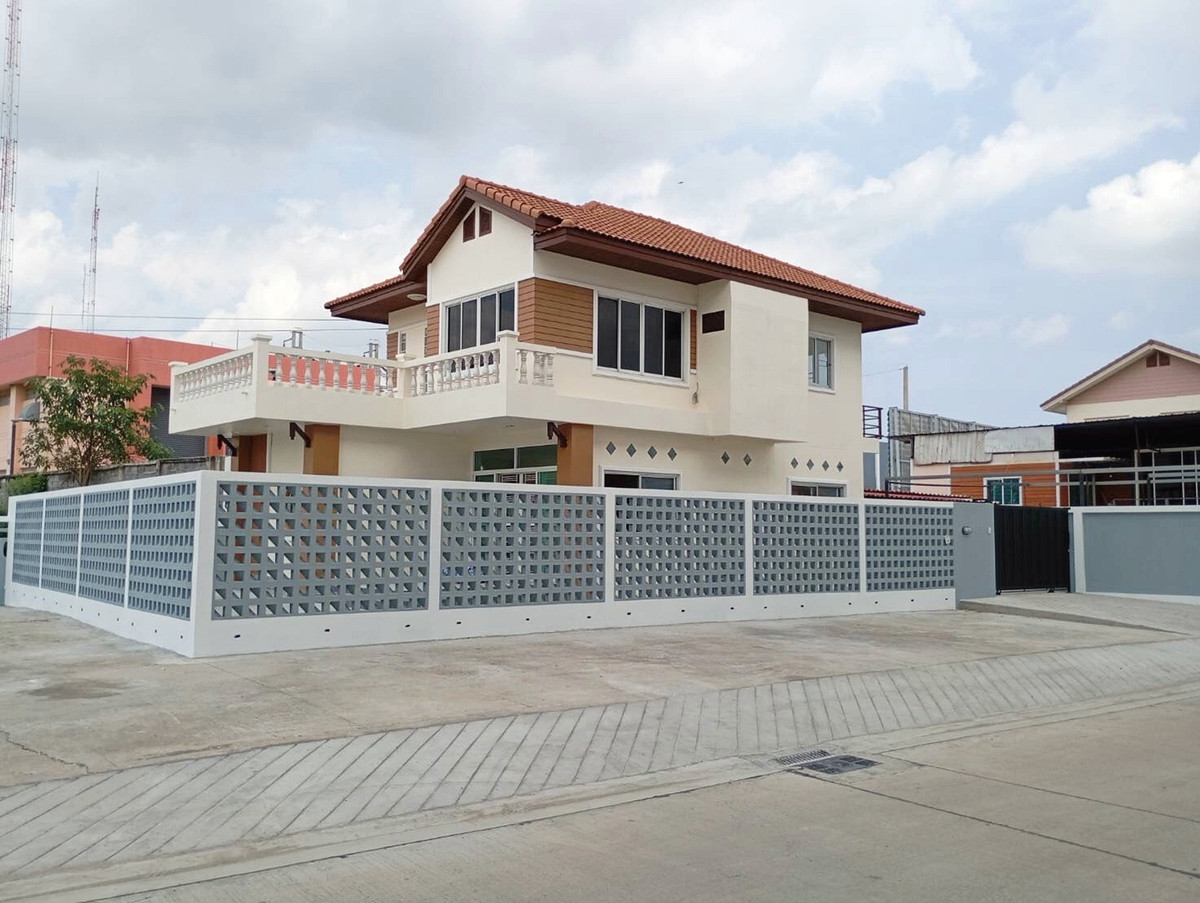 For RentHousePathum Thani,Rangsit, Thammasat : Single house for rent, beautiful new condition, Bang Phun-Rangsit. Near Future Park 4.9 km.