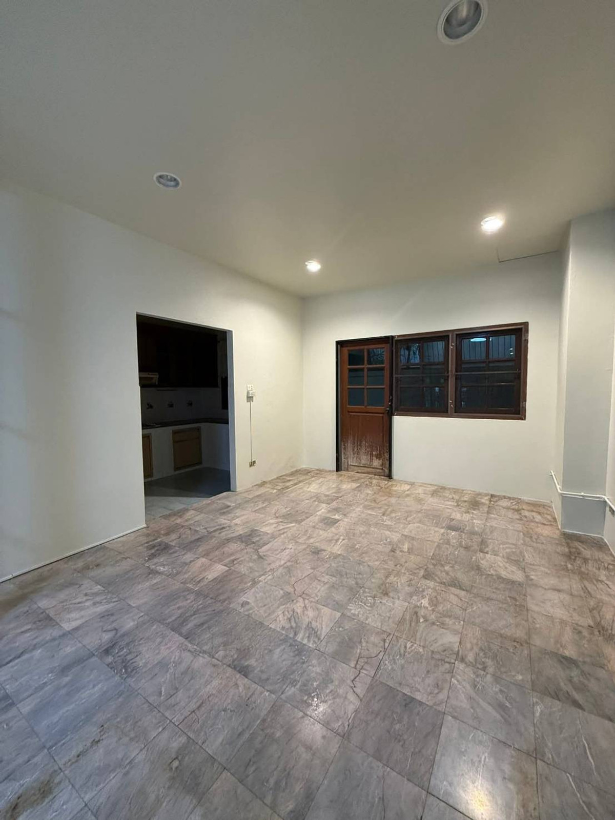 ขายทาวน์โฮมรามคำแหง หัวหมาก : ทาวน์เฮ้าส์ หมู่บ้านศรีวรา ทาวน์อินทาวน์ / 4 ห้องนอน (ขาย), Townhouse Srivara Town in Town / 4 Bedrooms (FOR SALE) JANE033