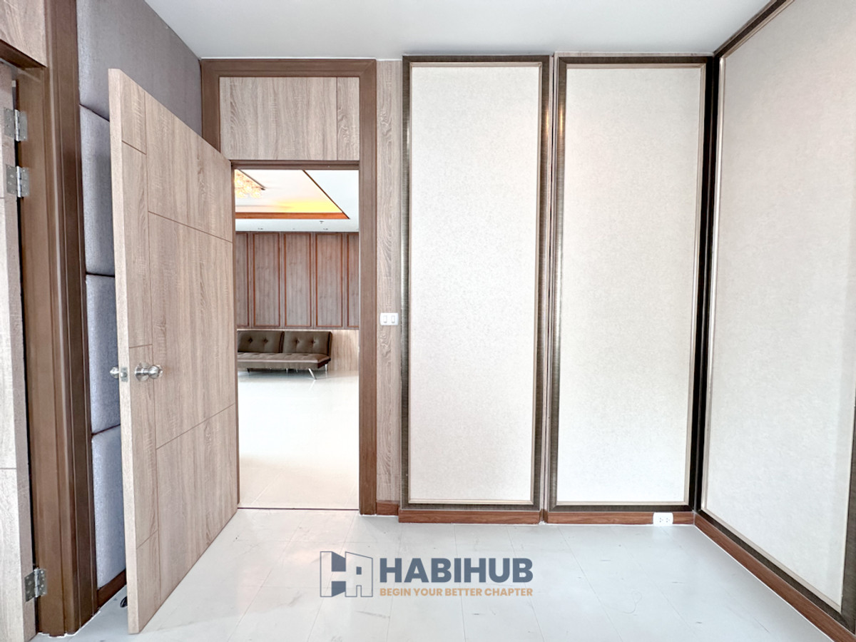 ขายคอนโดพระราม 9 เพชรบุรีตัดใหม่ RCA : 🏠✨ Villa Asoke | ขายคอนโด 3 ห้องนอน (HBH-HL-36)