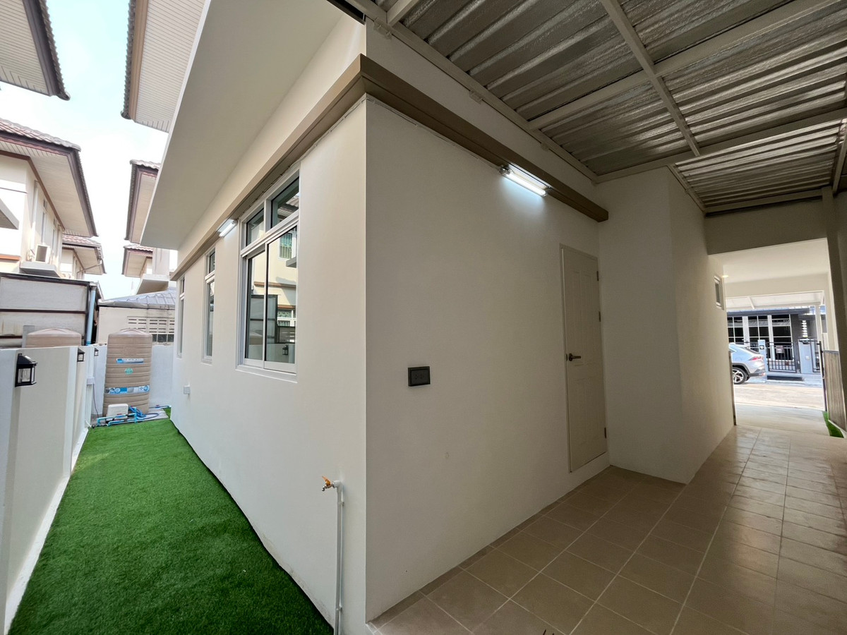 ขายนนทบุรี บางใหญ่ บางบัวทอง : บ้านแฝด หมู่บ้านชิชากร 2 / 3 ห้องนอน (ขาย), Semi - detached house Chichakorn Village 2 / 3 Bedrooms (FOR SALE) AOM082