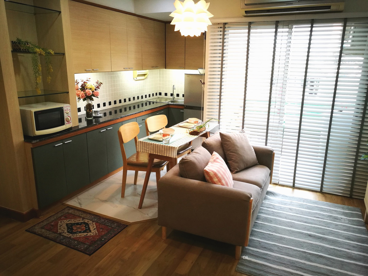 For RentCondoSiam Paragon ,Chulalongkorn,Samyan : Very good price for people from Chula, Siam, Samyan, very convenient to travel, Baan Kasemsarn 1, good price, call 089-6620022