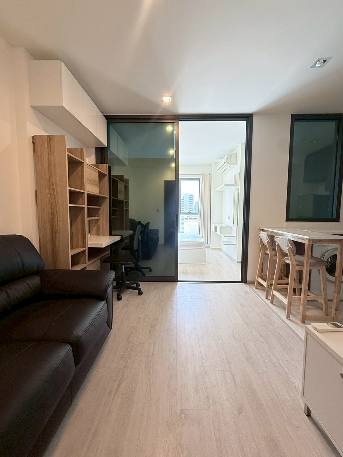 For RentCondoRatchathewi,Phayathai : For rent ⭐️ Rhythm Rangnam (Rhythm Rangnam), size 35 sq m, price 25,000 baht/month ⭐️ near BTS Monument, prime location, cross the road to find Century The Movie Plaza.