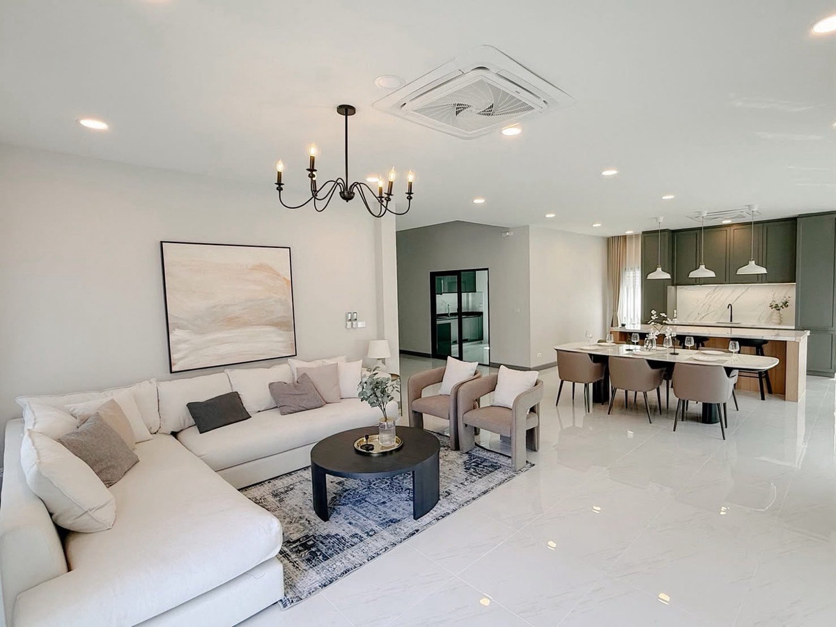 For RentHouseBangna, Bearing, Lasalle : The City Bangna 1 - XXL size
Ready to move in Apr 2026 
Living area: 416 sq.m.

5 bedrooms | 6 bathrooms | 3 living rooms | 1 dining room | 1 maid's room | 4 shaded parking sp