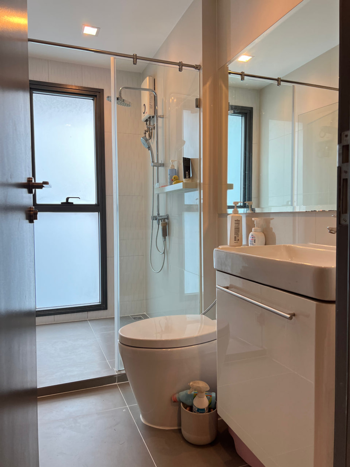 For SaleCondoRatchathewi,Phayathai : Rhythm Rangnam【𝐒𝐄𝐋𝐋 & 𝐑𝐄𝐍𝐓】🔥Modern design with a tastefully blended warmth🔥 Contact Line ID: @hacondo