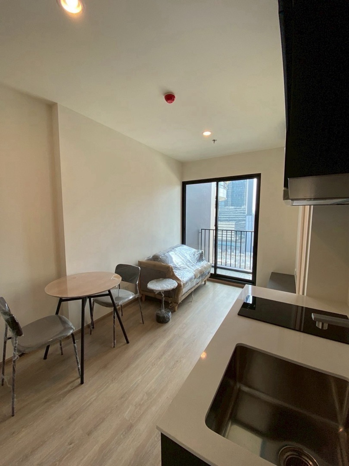 For RentCondoRama9, Petchburi, RCA : FOR RENT - 1 BEDROOM 26.5 SQ.M- READY TO MOVE IN - CALL NOW 094-641-5974