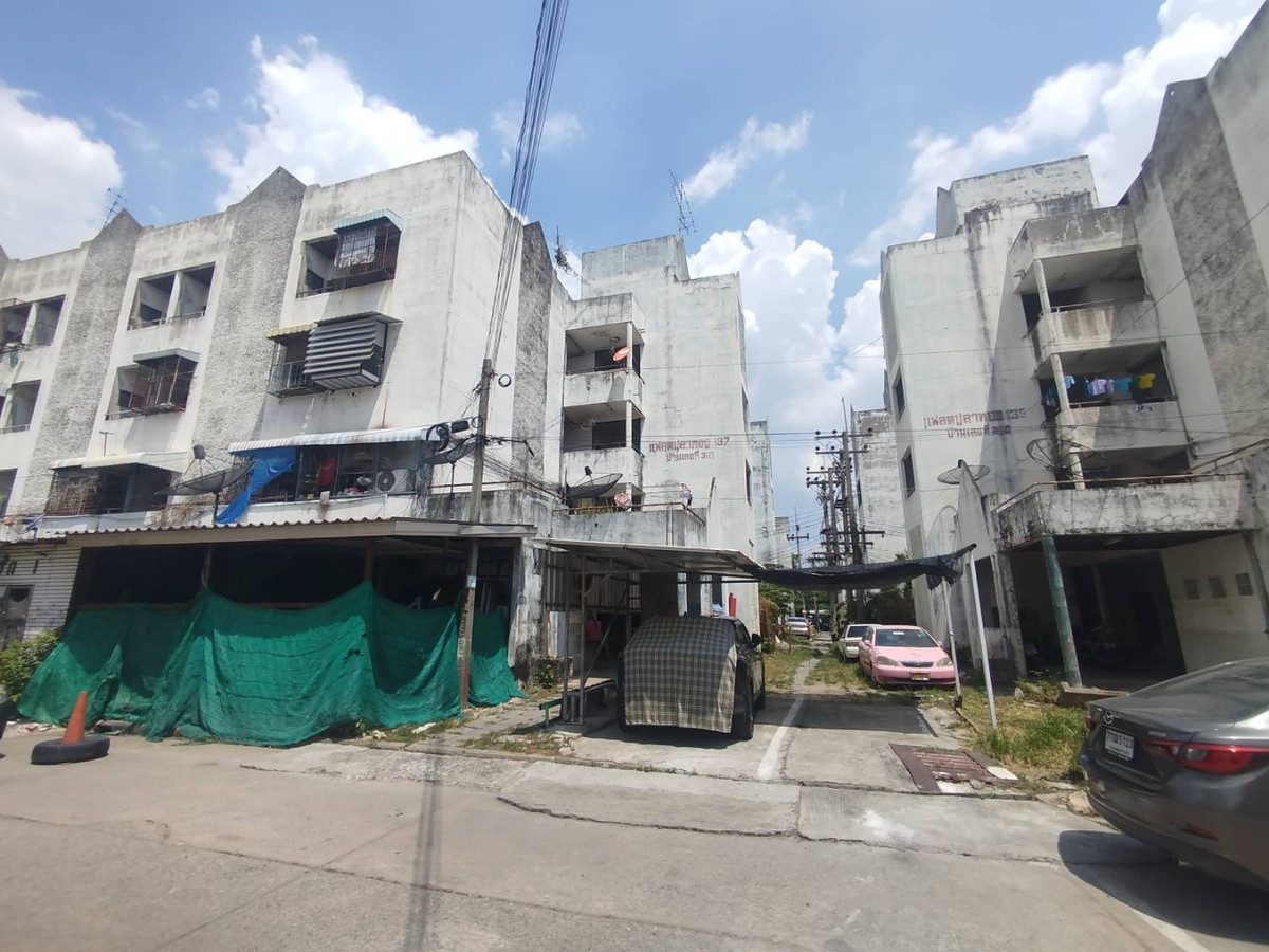 For RentCondoPathum Thani,Rangsit, Thammasat : For rent, Rangsit City Project (Flat Pla Thong), 2nd floor, Building 137.