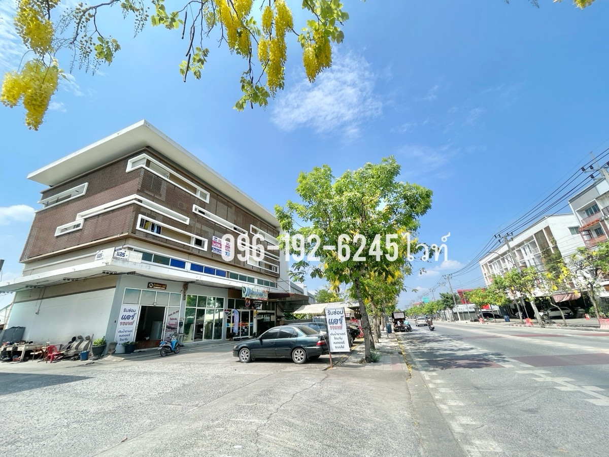 For SaleShop HouseMin Buri, Romklao : Urgent sale! Commercial building corner house 4 floors, opposite the Bueng Kum Land Department (Soi Mistine) — with tenants