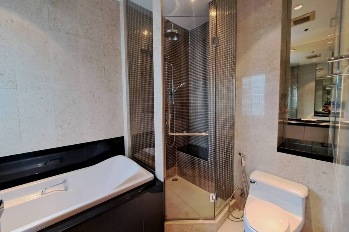 For RentCondoWitthayu, Chidlom, Langsuan, Ploenchit : 🔥 For Rent !!  modern style, Good location !! 🔥 Code C20260300004..........Royal Residence Park, 3 bedroom, 3 bathroom, furnished, ready to move in 📣📣