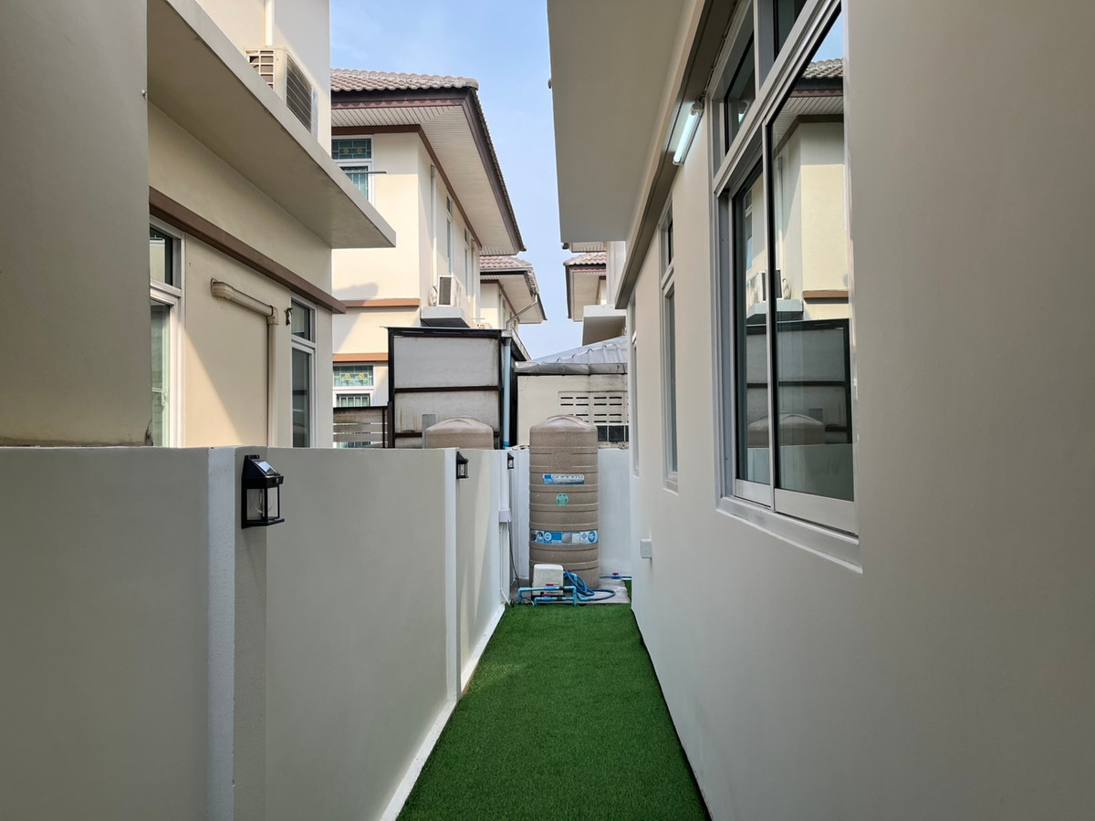 ขายนนทบุรี บางใหญ่ บางบัวทอง : บ้านแฝด หมู่บ้านชิชากร 2 / 3 ห้องนอน (ขาย), Semi - detached house Chichakorn Village 2 / 3 Bedrooms (FOR SALE) AOM082