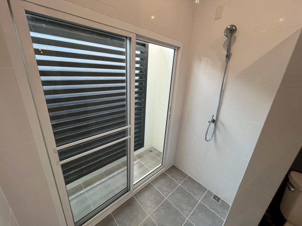 ขายนนทบุรี บางใหญ่ บางบัวทอง : บ้านแฝด หมู่บ้านชิชากร 2 / 3 ห้องนอน (ขาย), Semi - detached house Chichakorn Village 2 / 3 Bedrooms (FOR SALE) AOM082