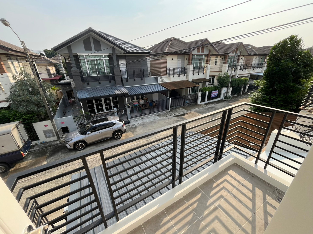 ขายนนทบุรี บางใหญ่ บางบัวทอง : บ้านแฝด หมู่บ้านชิชากร 2 / 3 ห้องนอน (ขาย), Semi - detached house Chichakorn Village 2 / 3 Bedrooms (FOR SALE) AOM082