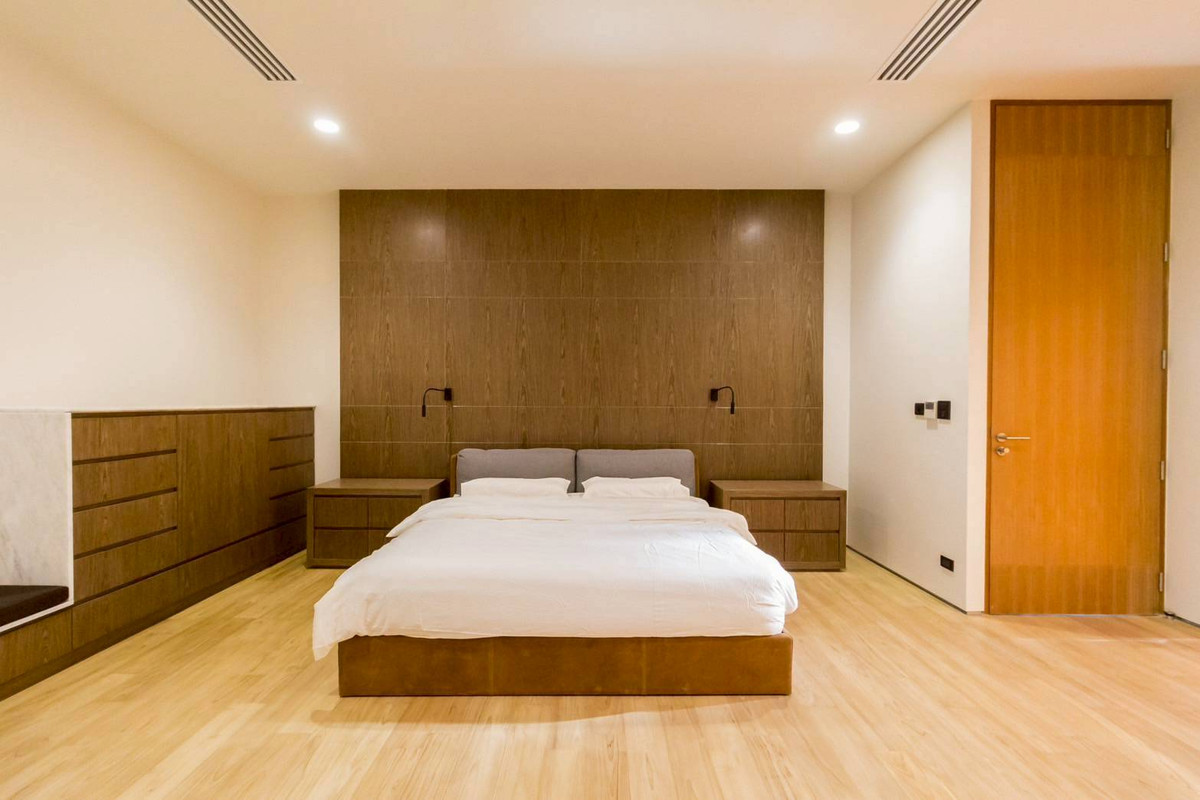 ขายบ้านสุขุมวิท อโศก ทองหล่อ : Luxury Family House with Private Pool for Sale Ekkamai | Spacious Warm Home Best Value | Near Big C Rama 4 | 98,000,000 THB | บ้านหรูพร้อมสระว่ายน้ำ เอกมัย พื้นที่กว้าง บรรยากาศอบอุ่น เหมาะสำหรับครอบครัว ทำเลดี ใกล้ Big C พระราม 4 ราคา 98 ล้านบาท 