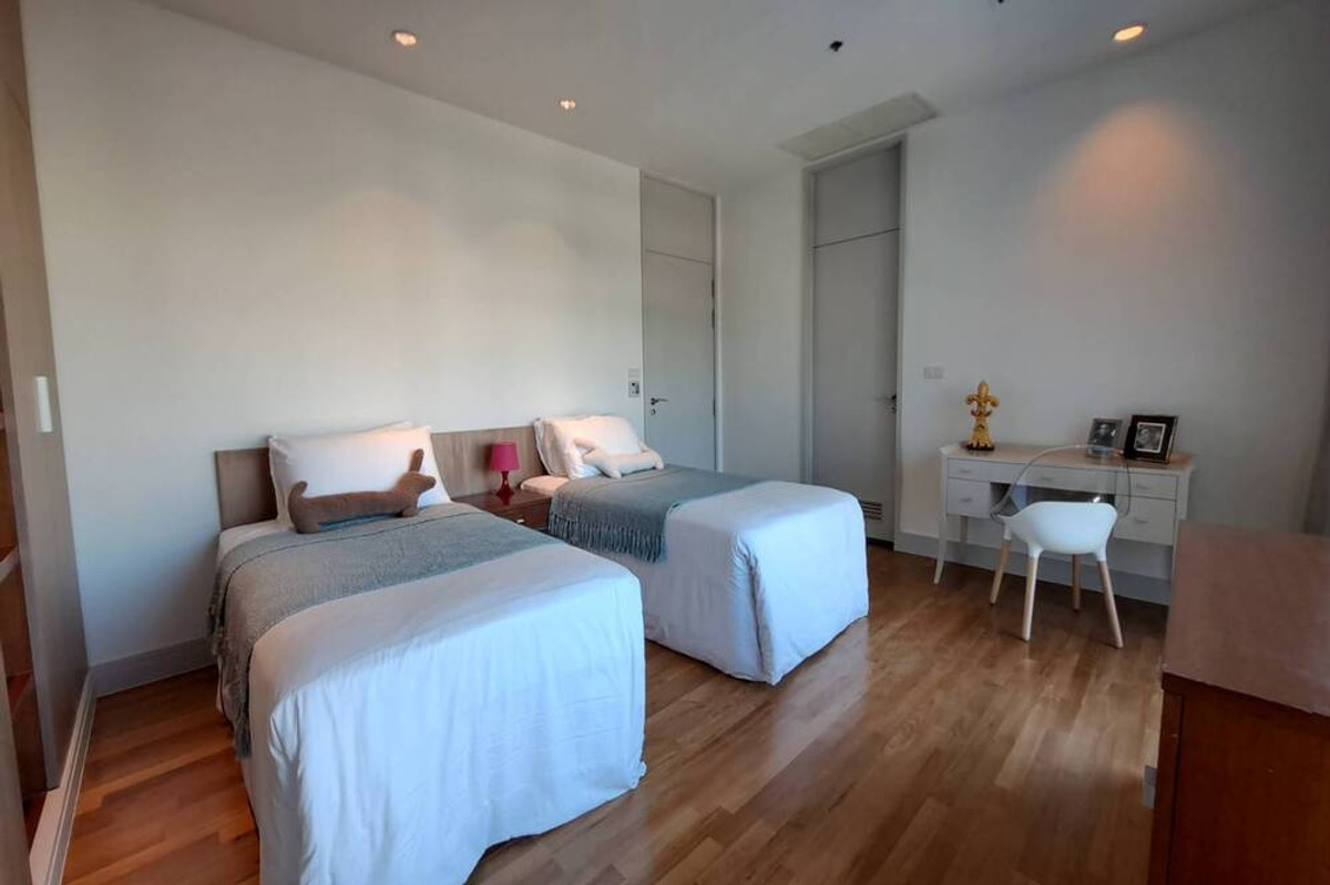 For RentCondoWitthayu, Chidlom, Langsuan, Ploenchit : 🔥 For Rent !!  modern style, Good location !! 🔥 Code C20260300004..........Royal Residence Park, 3 bedroom, 3 bathroom, furnished, ready to move in 📣📣