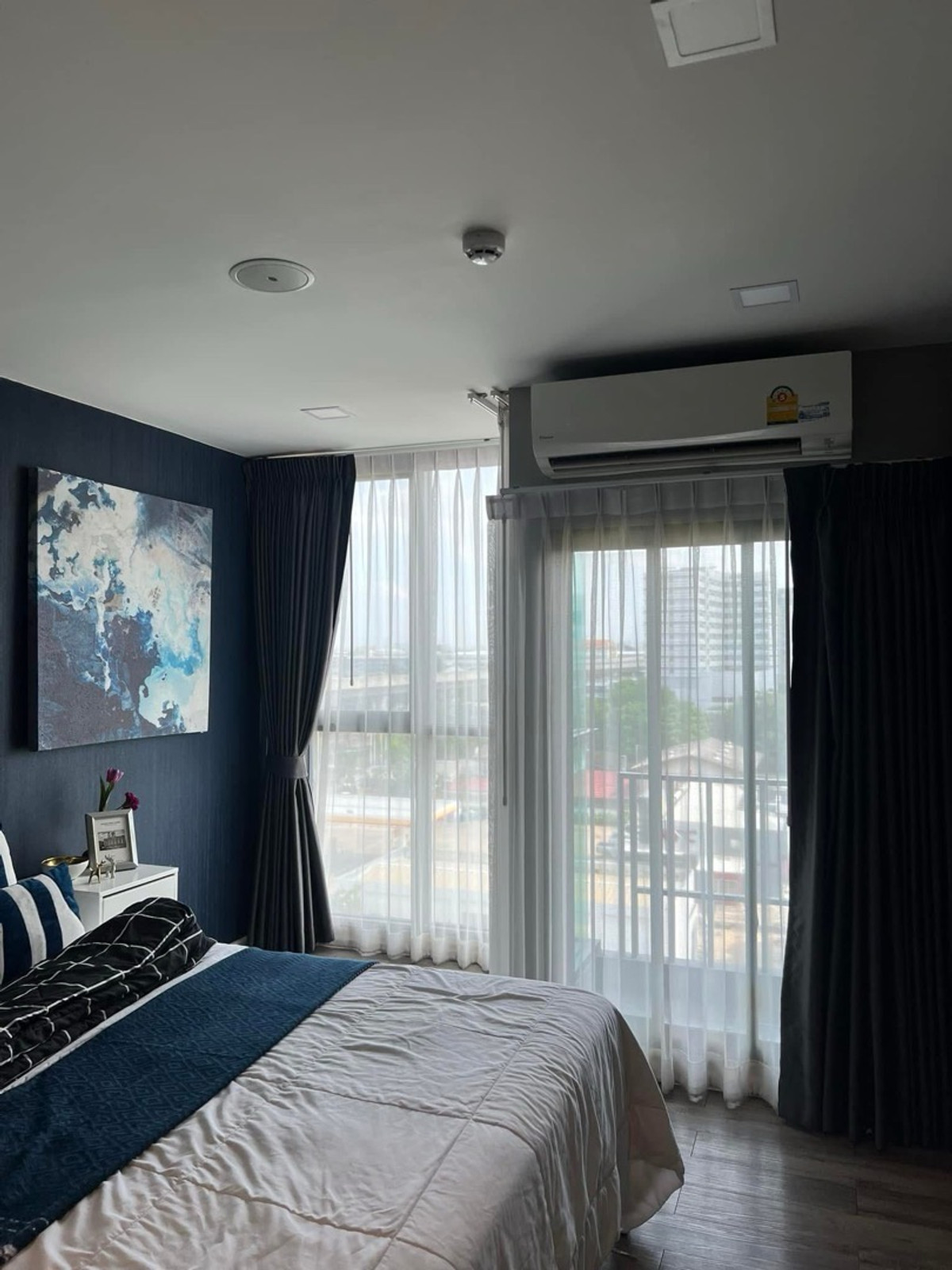 For RentCondoSriracha Laem Chabang Ban Bueng : 🏢 Modiz Station Condominium (Modiz Station)
🚆 Next to BTS Phahon Yothin 59 (Green Line), walk up to the station.

✨ The room is fully decorated. Ready to move in

💰 Rent 13,000 baht / month