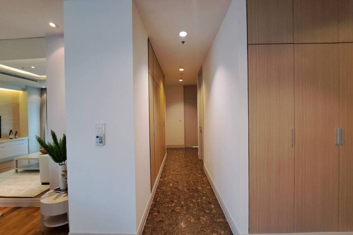 For RentCondoWitthayu, Chidlom, Langsuan, Ploenchit : 🔥 For Rent !!  modern style, Good location !! 🔥 Code C20260300004..........Royal Residence Park, 3 bedroom, 3 bathroom, furnished, ready to move in 📣📣